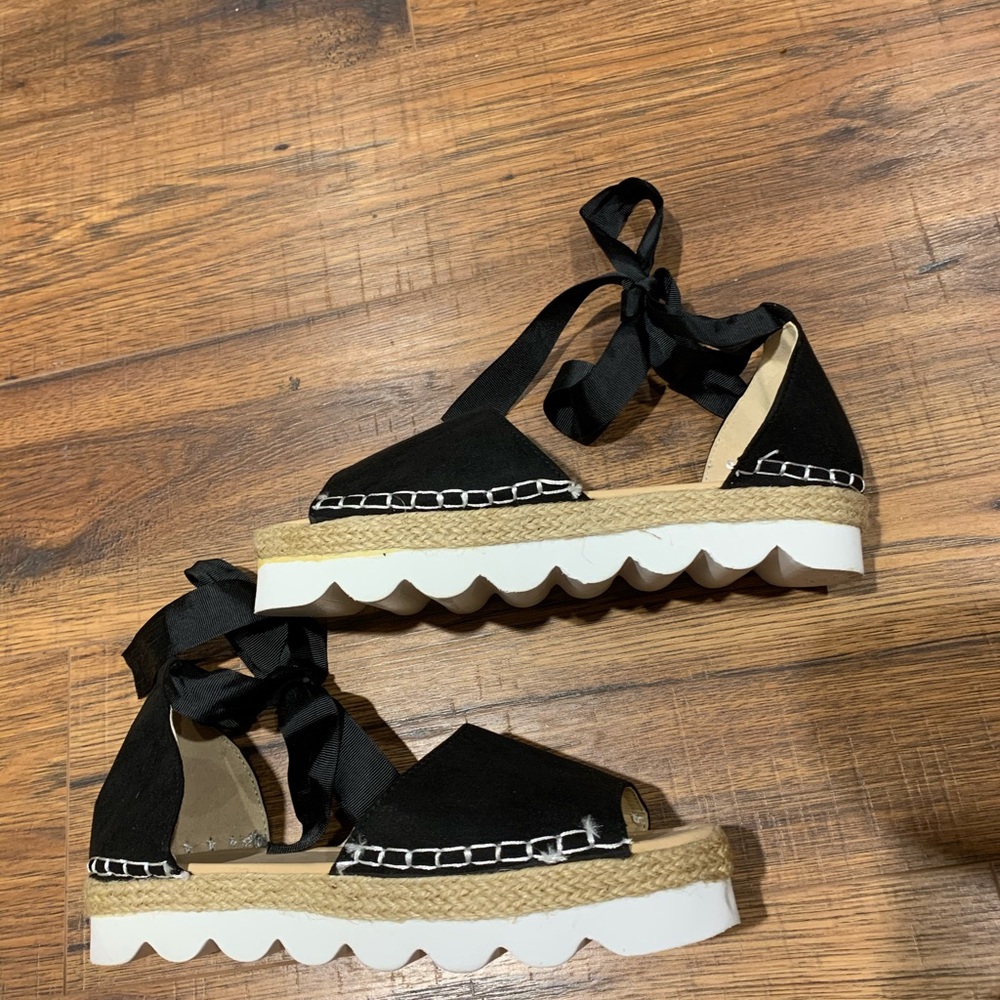 🌸Black Espadrille sandal🌸 - Picture 3 of 7